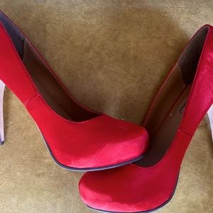 Sexy satin stilettos 👠